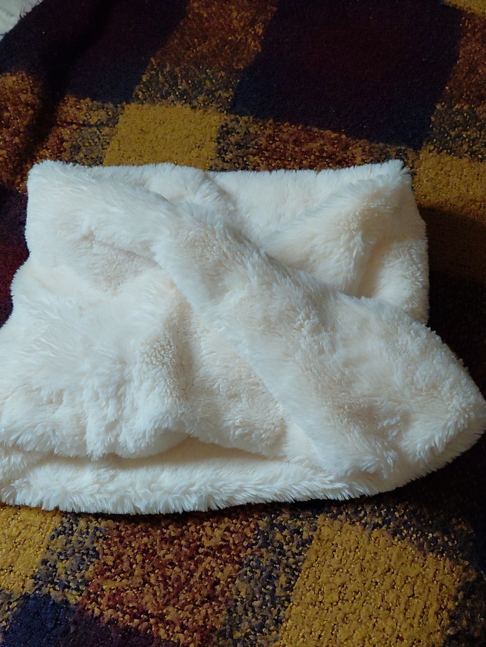 American Eagle Outfitters Women's Cream Faux Fur Neck Scarf Warmer.